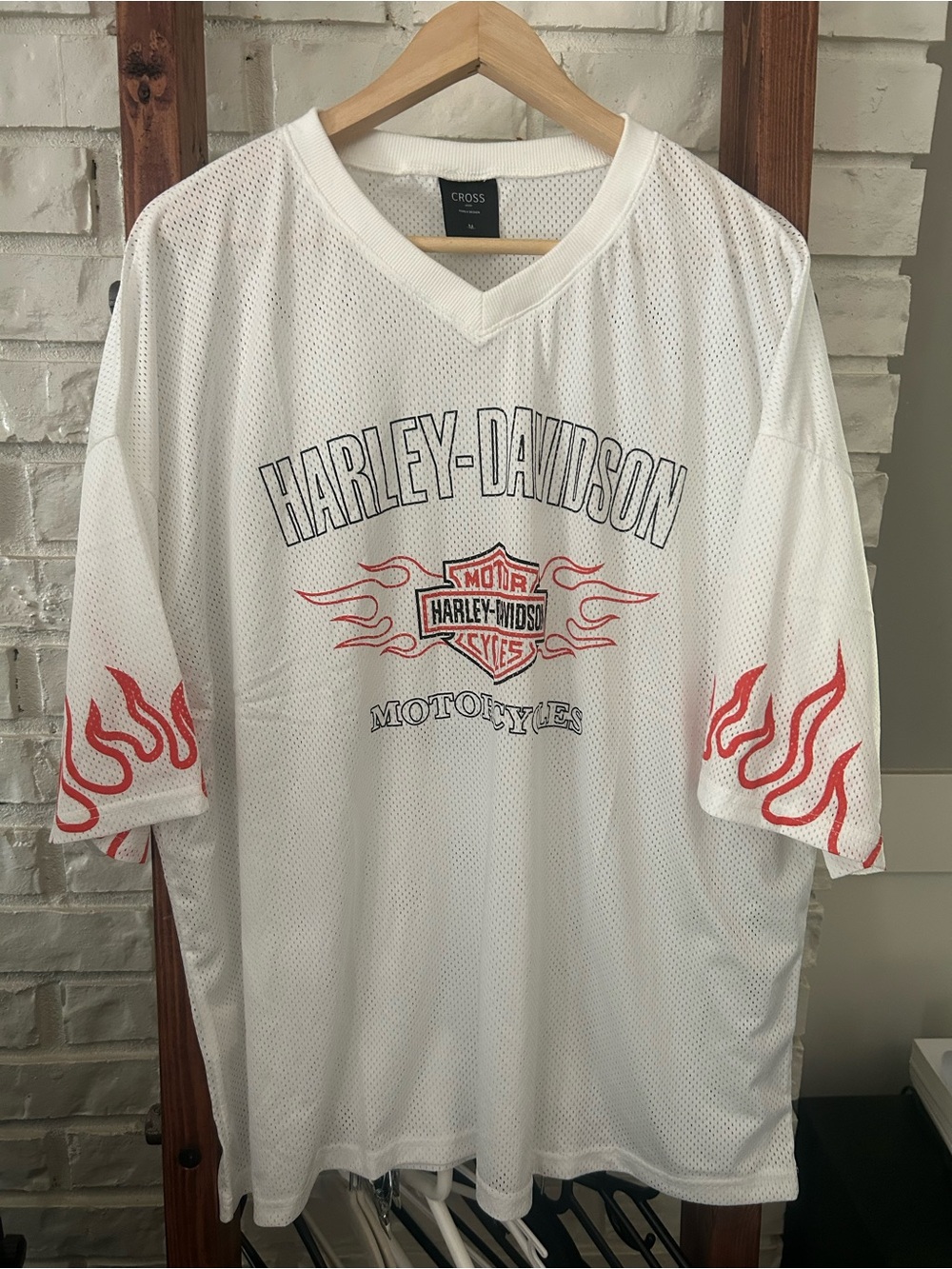 Harley-Davidson Men's White Graphic Mesh Tee with Red Flame Accents Size M